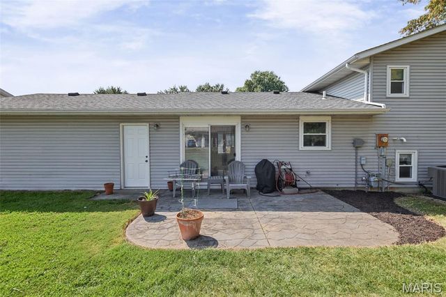 531 Whip Poor Will Street, Troy, IL 62294