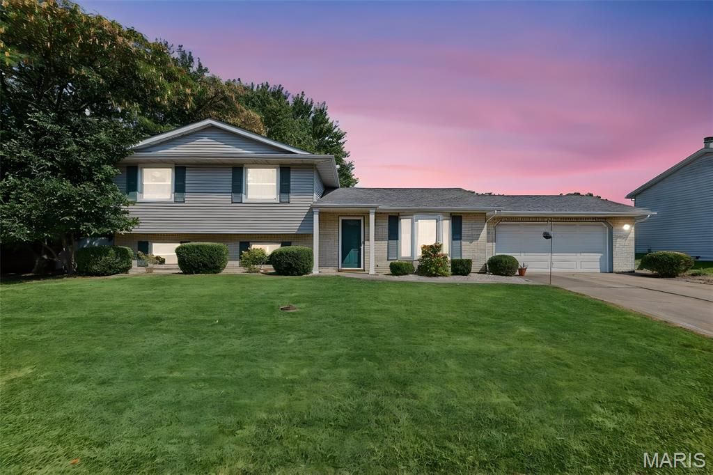 531 Whip Poor Will Street, Troy, IL 62294
