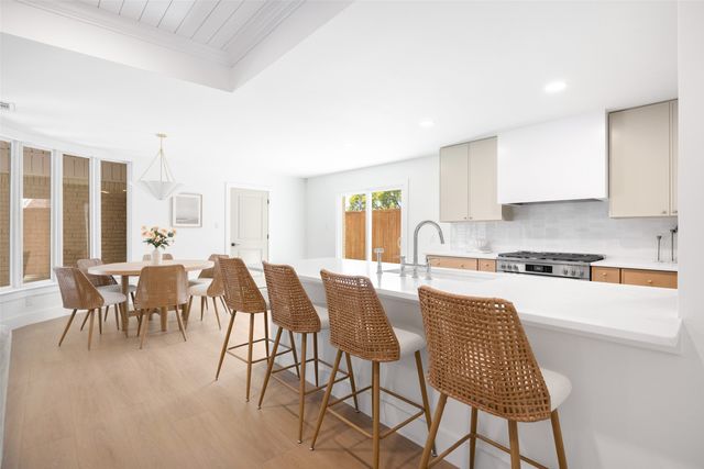 13824 Far Hills Lane, Dallas, TX 75240