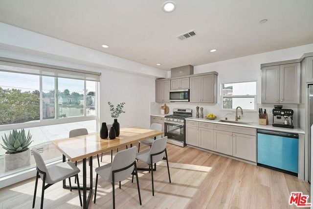 1108 Queen Anne Place, Los Angeles, CA 90019