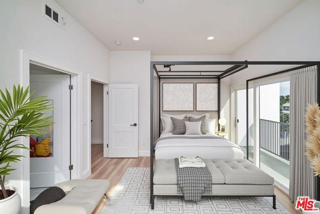 1108 Queen Anne Place, Los Angeles, CA 90019