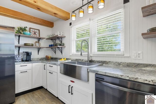 10256 E State Route 94, Murray, KY 42071