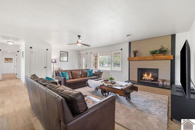 10256 E State Route 94, Murray, KY 42071