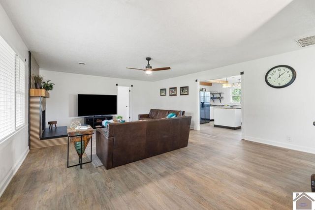 10256 E State Route 94, Murray, KY 42071