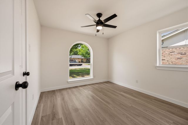 7528 Circle Drive, North Richland Hills, TX 76180