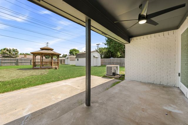 7528 Circle Drive, North Richland Hills, TX 76180