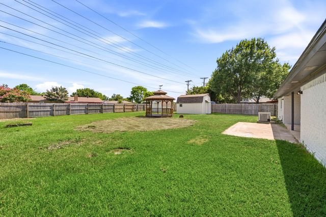 7528 Circle Drive, North Richland Hills, TX 76180