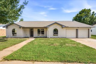 7528 Circle Drive, North Richland Hills, TX 76180