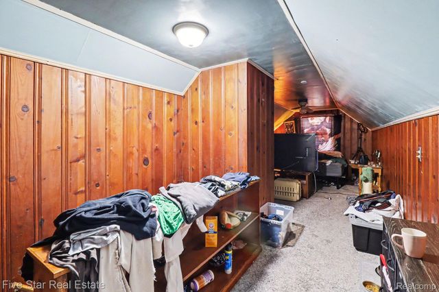 24691 Colgate Street, Dearborn Heights, MI 48125