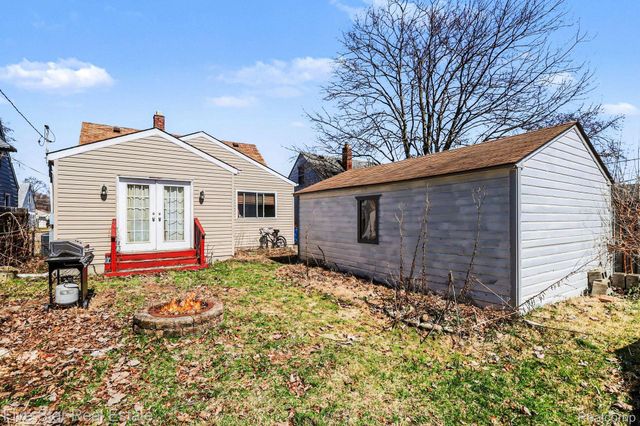 24691 Colgate Street, Dearborn Heights, MI 48125