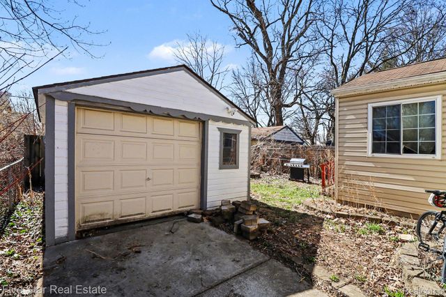 24691 Colgate Street, Dearborn Heights, MI 48125