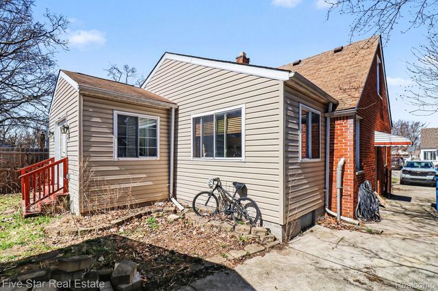 24691 Colgate Street, Dearborn Heights, MI 48125