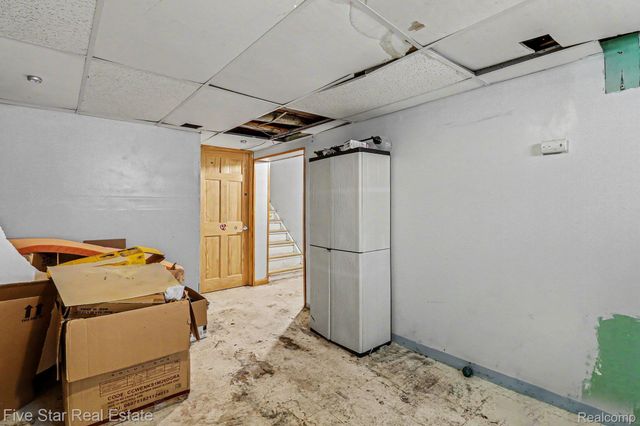 24691 Colgate Street, Dearborn Heights, MI 48125