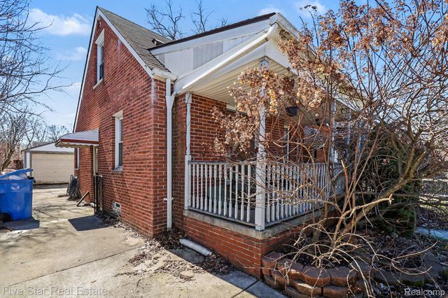 24691 Colgate Street, Dearborn Heights, MI 48125