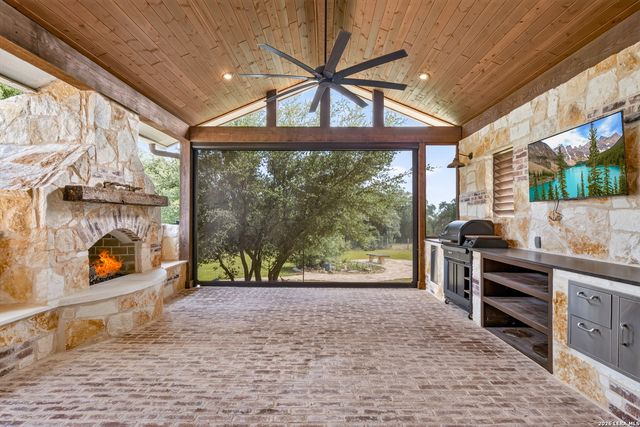 555 Curvatura, New Braunfels, TX 78132