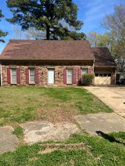 4942 FOXHALL DR, Memphis, TN 38118