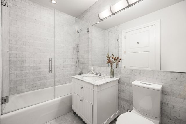 30 Park Pl Apt 67A, New York City, NY 10007