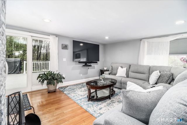 4 Farrell Road, Newtown, CT 06470