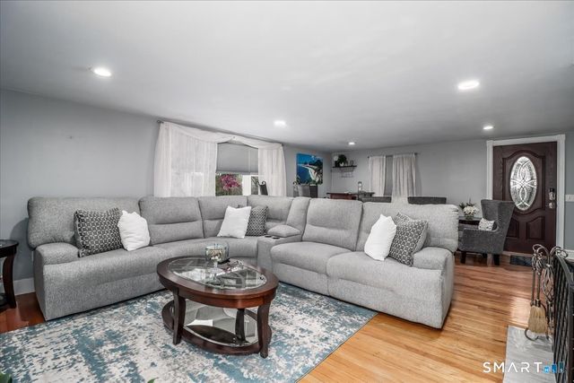 4 Farrell Road, Newtown, CT 06470