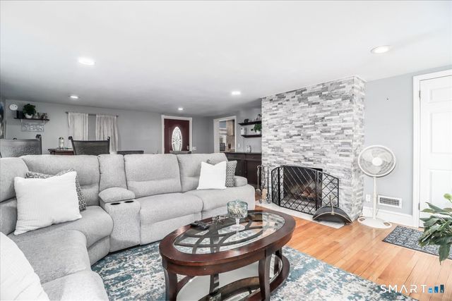 4 Farrell Road, Newtown, CT 06470