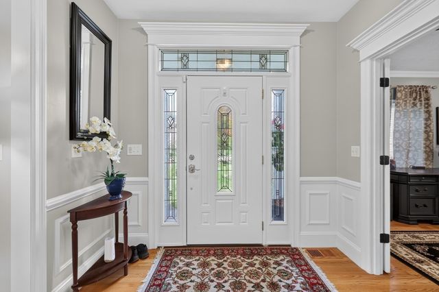 4 Iarussi Way, Medway, MA 02053