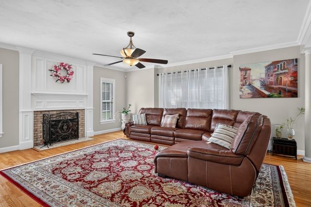 4 Iarussi Way, Medway, MA 02053