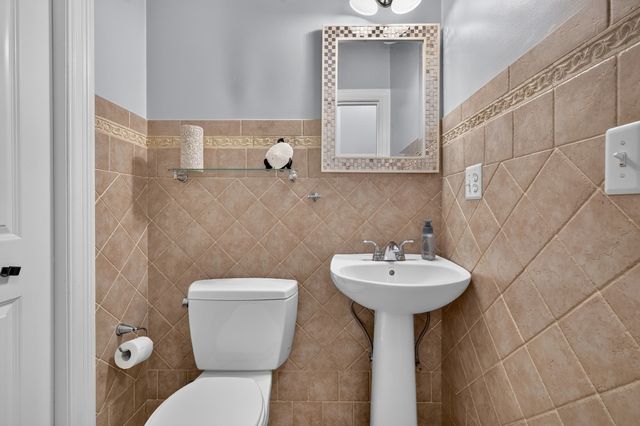 4 Iarussi Way, Medway, MA 02053