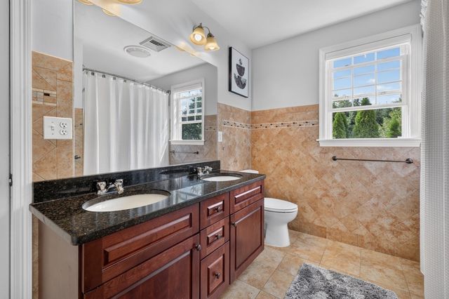 4 Iarussi Way, Medway, MA 02053