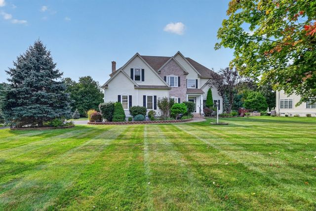 4 Iarussi Way, Medway, MA 02053