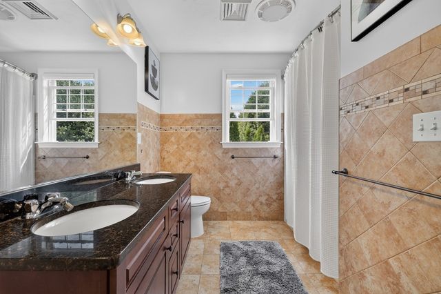 4 Iarussi Way, Medway, MA 02053