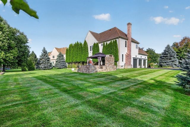 4 Iarussi Way, Medway, MA 02053