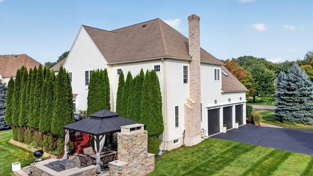 4 Iarussi Way, Medway, MA 02053
