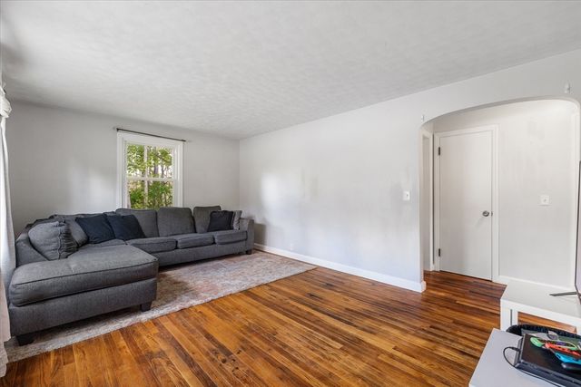 376 Pleasant St, Paxton, MA 01612