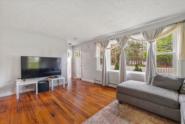 376 Pleasant St, Paxton, MA 01612