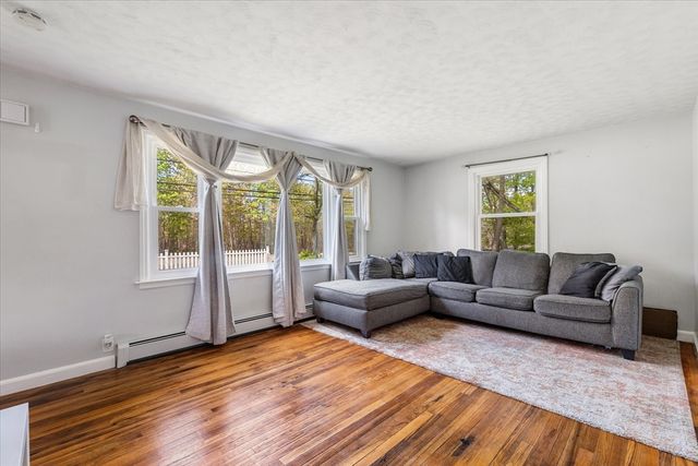 376 Pleasant St, Paxton, MA 01612