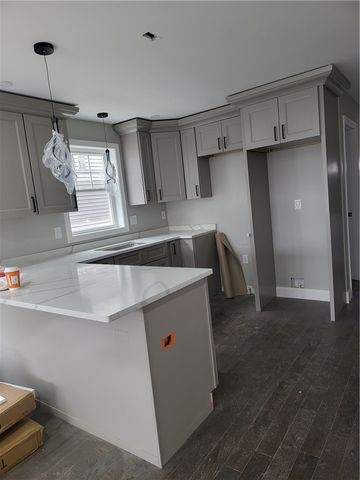 731 Potters Avenue, Providence, RI 02907