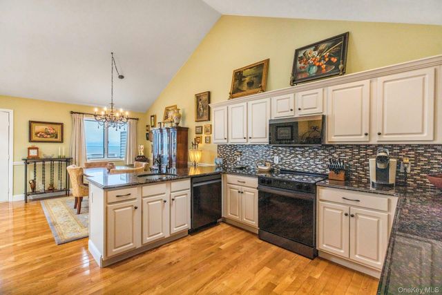 3104 Bluffs Drive S, Baiting Hollow, NY 11933