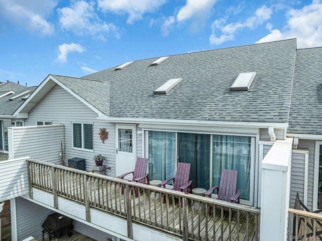 3104 Bluffs Drive S, Baiting Hollow, NY 11933