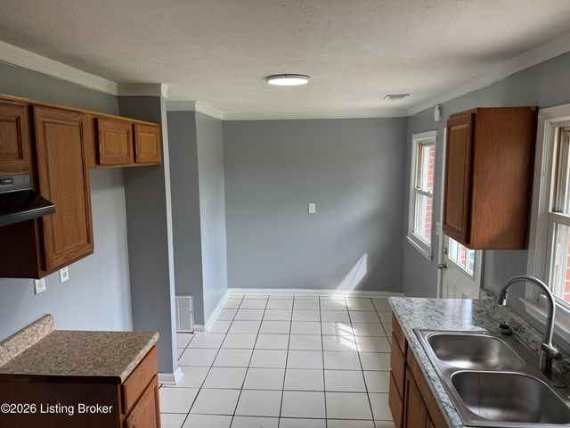 4508 Plane Tree Dr, Louisville, KY 40219