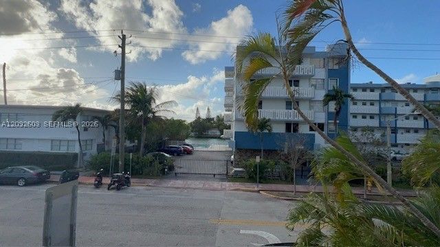 7830 Dickens Ave 203, Miami Beach, FL 33141