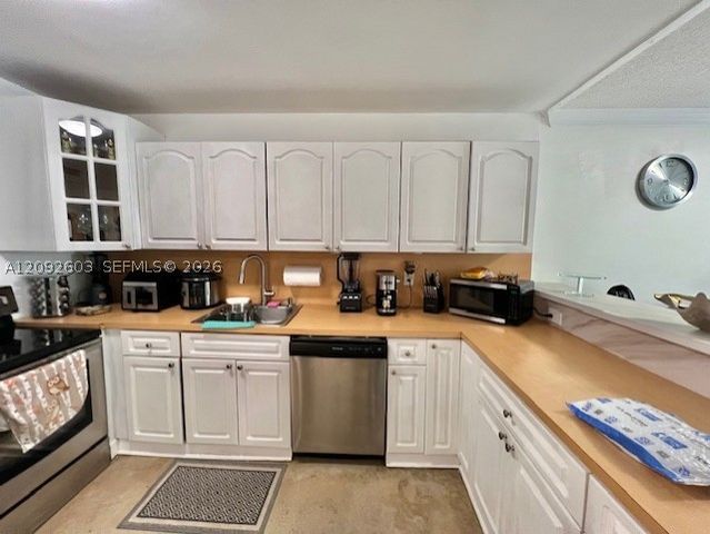 7830 Dickens Ave 203, Miami Beach, FL 33141