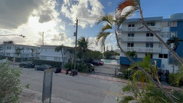 7830 Dickens Ave 203, Miami Beach, FL 33141