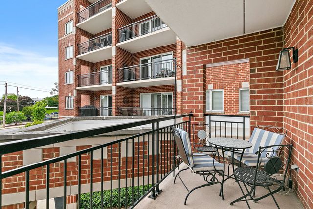 455 W Front Street 201, Wheaton, IL 60187