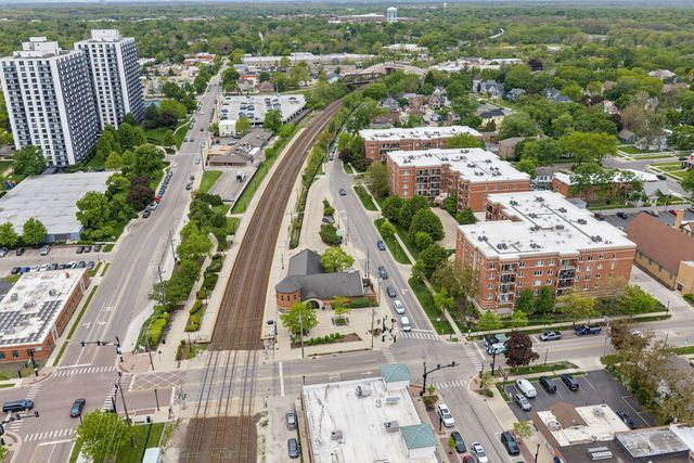 455 W Front Street 201, Wheaton, IL 60187