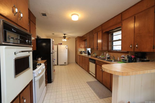 7474 Welch, Bryan, TX 77808