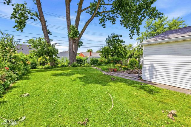 22972 Clairwood Street, Saint Clair Shores, MI 48080