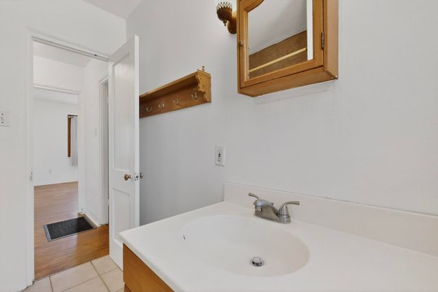 2621 McEarl Avenue SE, Albuquerque, NM 87106