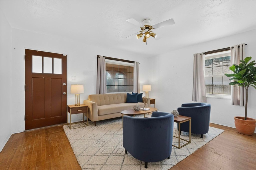 Image 1 of property listing at 2621 McEarl Avenue SE, Albuquerque, NM 87106