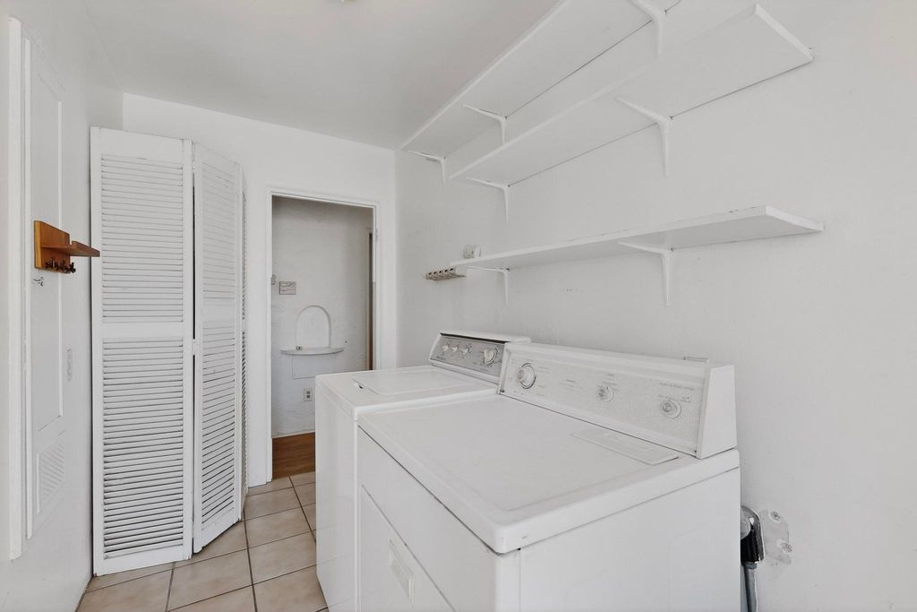 Image 18 of property listing at 2621 McEarl Avenue SE, Albuquerque, NM 87106