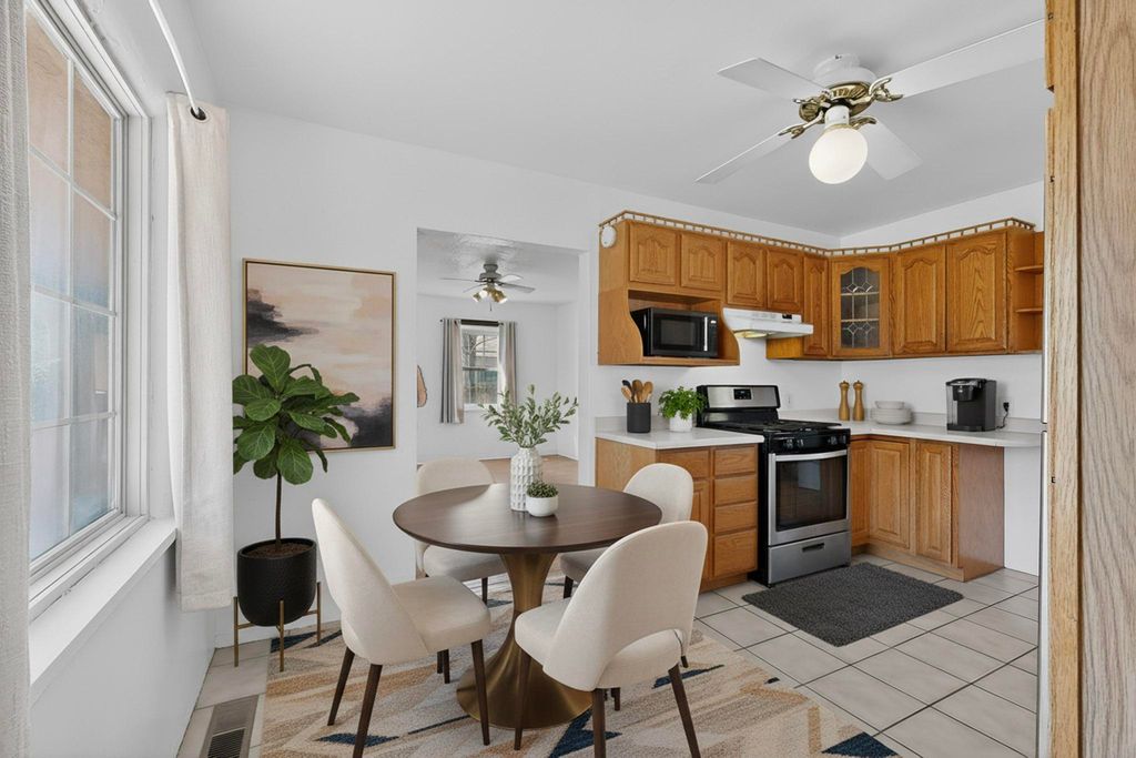 Image 2 of property listing at 2621 McEarl Avenue SE, Albuquerque, NM 87106